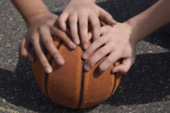 Ball mit mehreren Händen